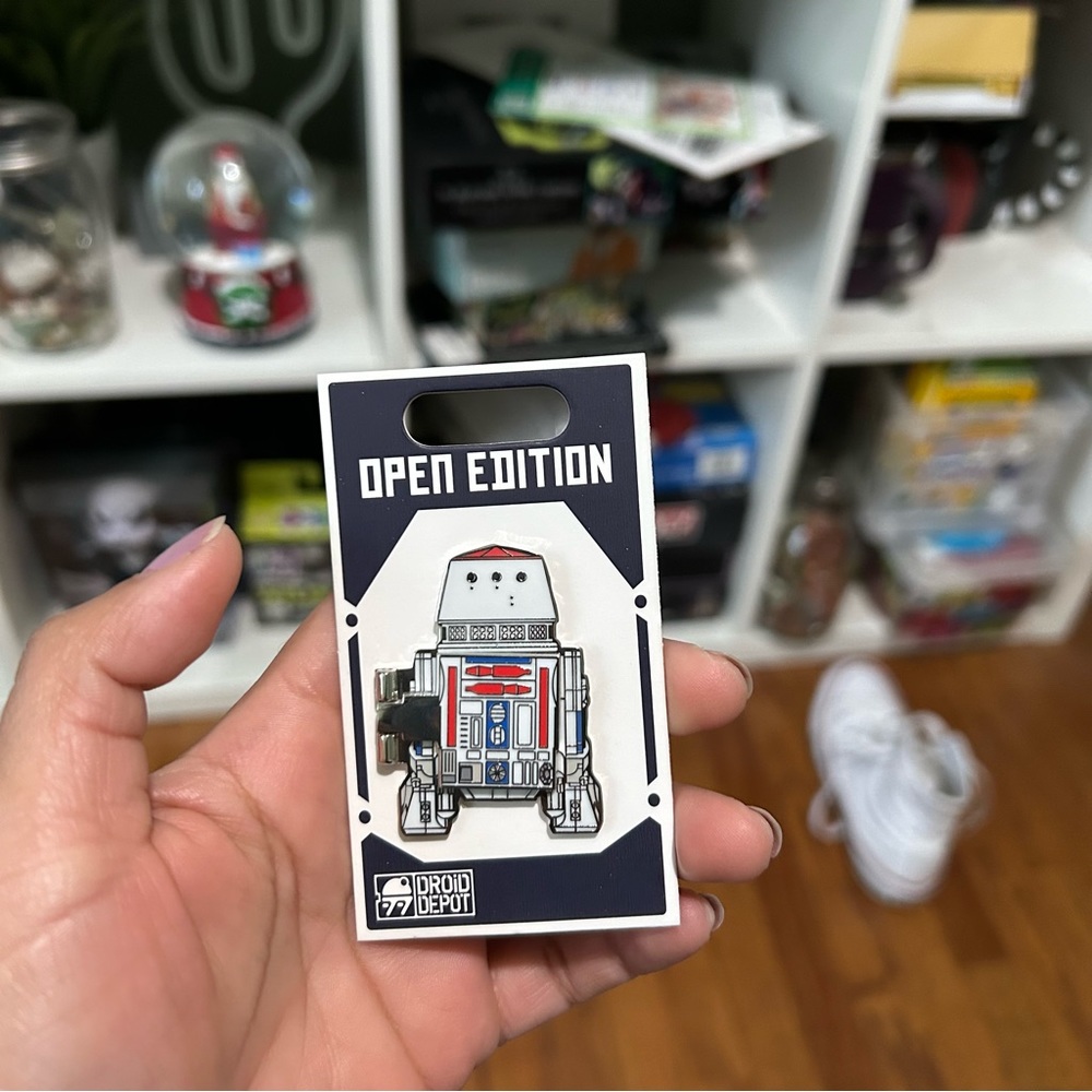 Star Wars™ Galaxy's Edge - Droid Depot - R2-D5 Hinged Pin
